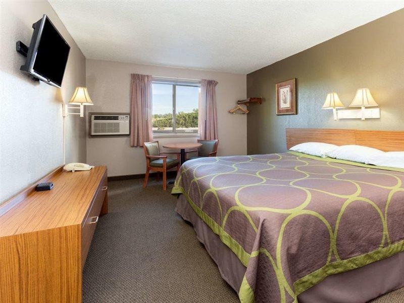 Super 8 By Wyndham Colorado Springs Peterson Space Force Cimarron Hills Kültér fotó