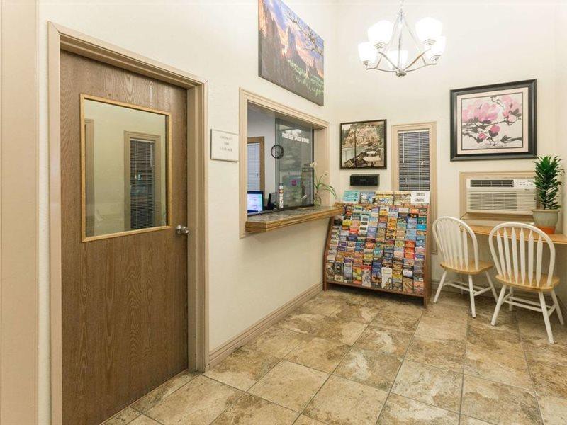 Super 8 By Wyndham Colorado Springs Peterson Space Force Cimarron Hills Kültér fotó