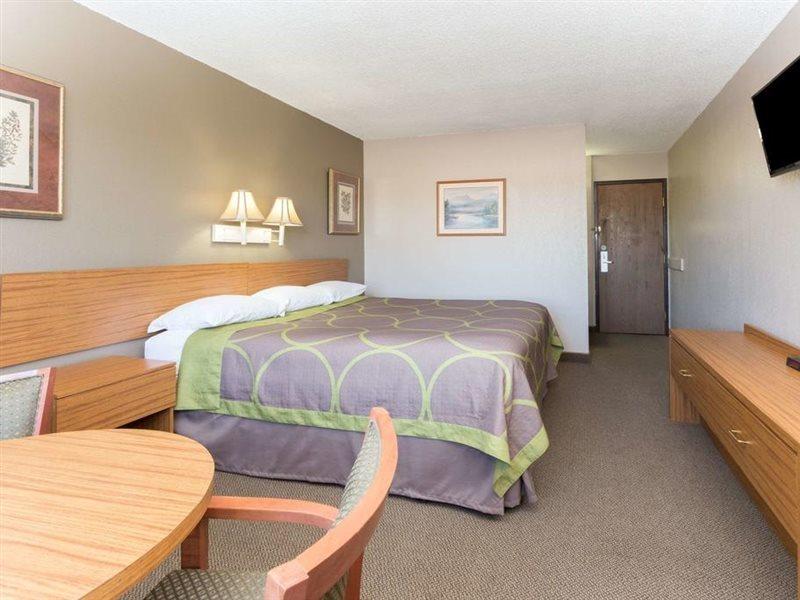 Super 8 By Wyndham Colorado Springs Peterson Space Force Cimarron Hills Kültér fotó