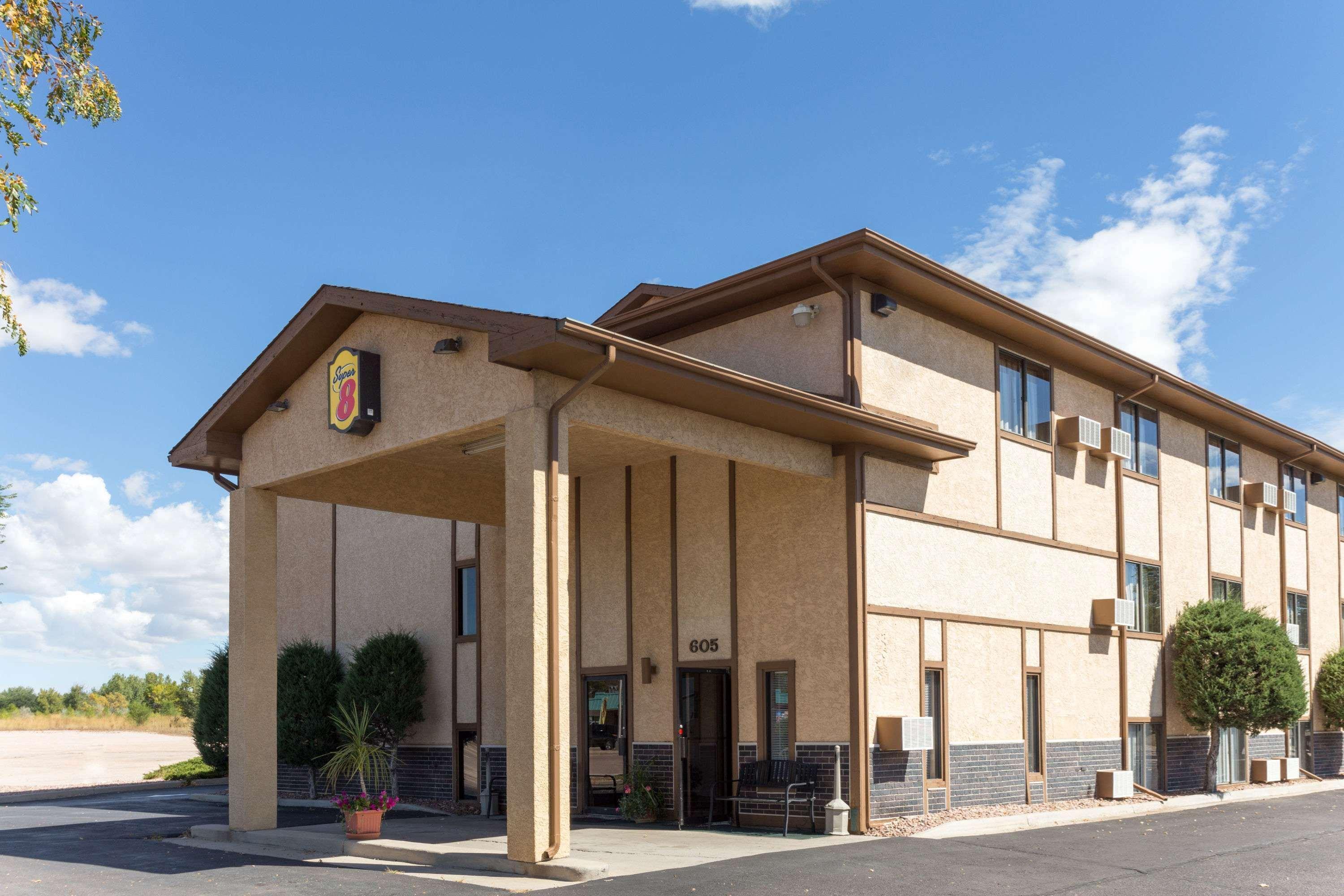 Super 8 By Wyndham Colorado Springs Peterson Space Force Cimarron Hills Kültér fotó