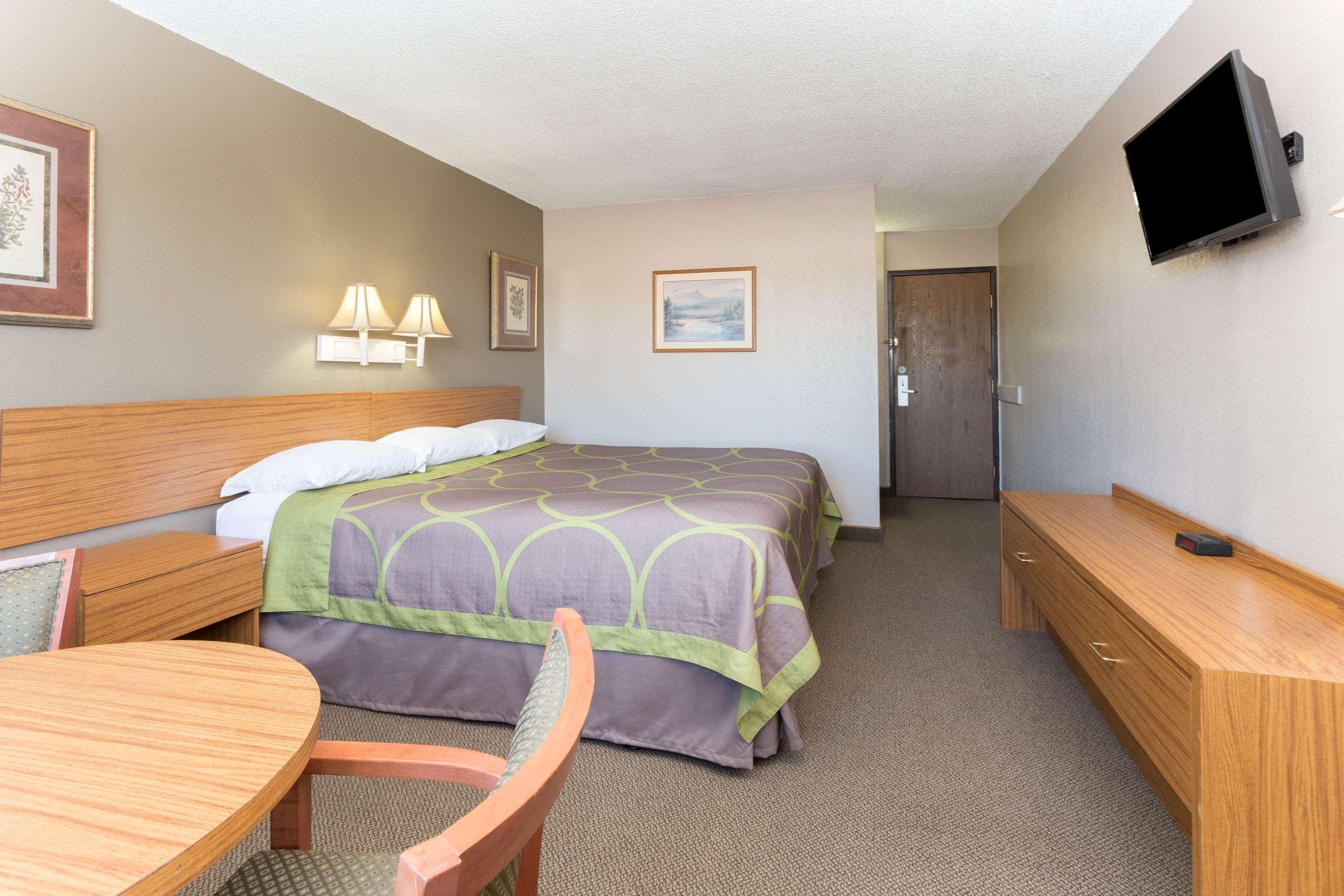 Super 8 By Wyndham Colorado Springs Peterson Space Force Cimarron Hills Kültér fotó